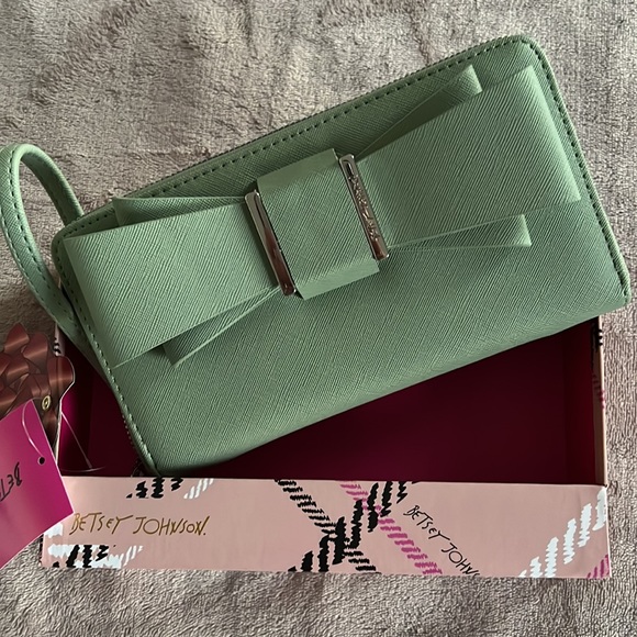 Betsey Johnson Handbags - Betsey Johnson Bow Full Zip Around Wallet Wristlet Clutch bag